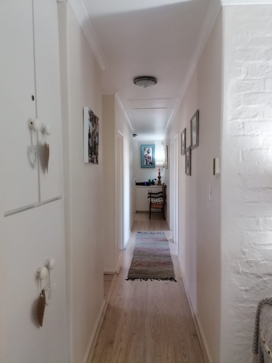 To Let 4 Bedroom Property for Rent in Heldervue Western Cape